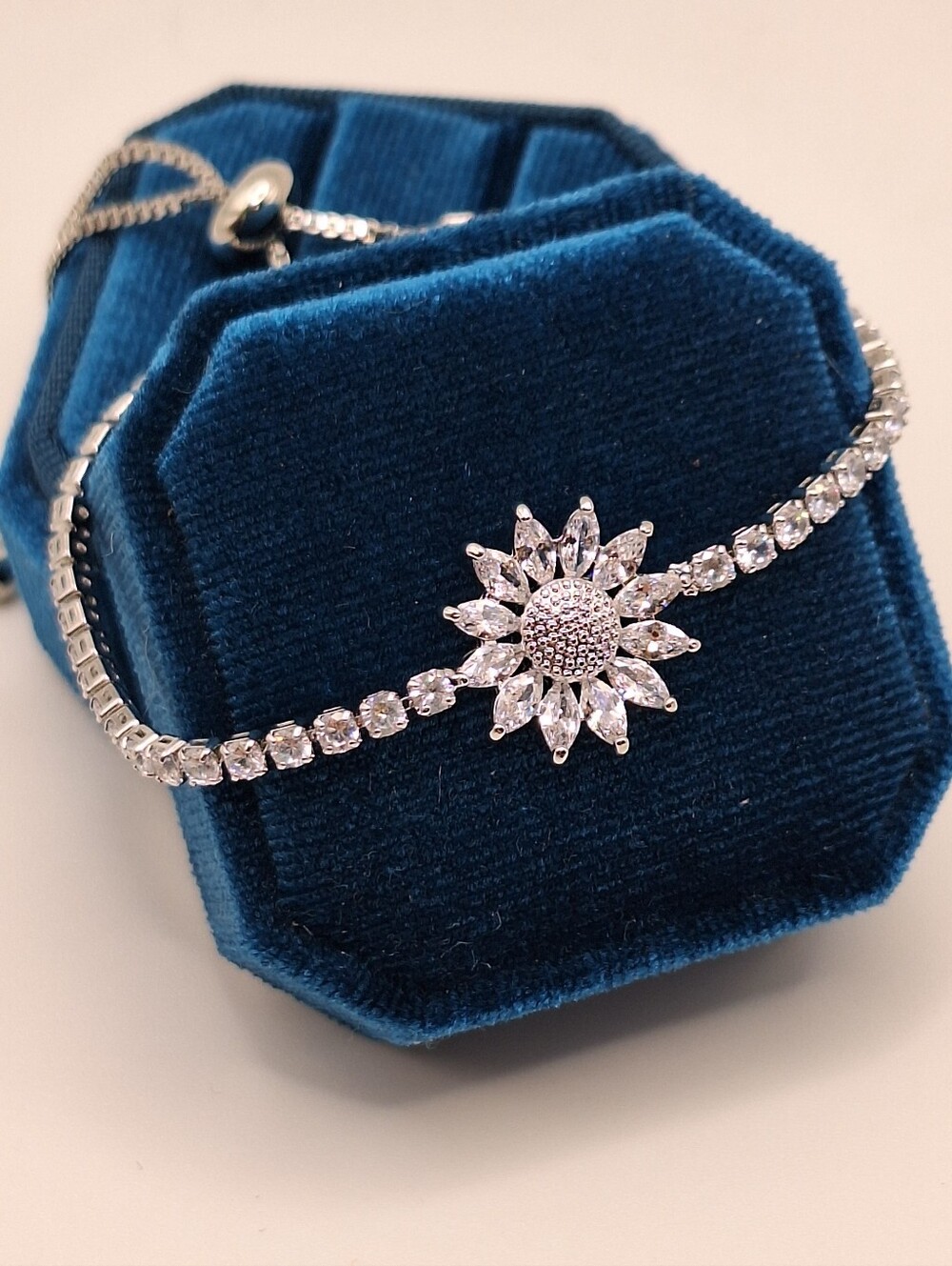 NWT Swarovski Crystal Sunflower Tennis Slider Bracelet Silver